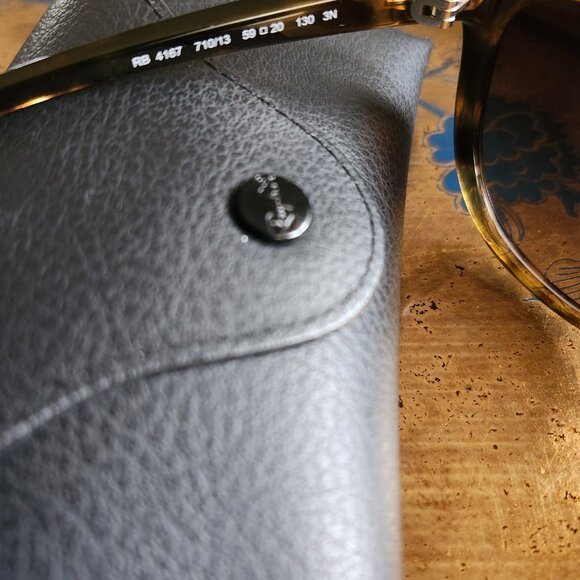 Almost Brand New Ray Ban - Picture 4 of 4